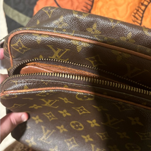 Authentic Louis Vuitton monogram messenger with COA - Picture 2 of 12